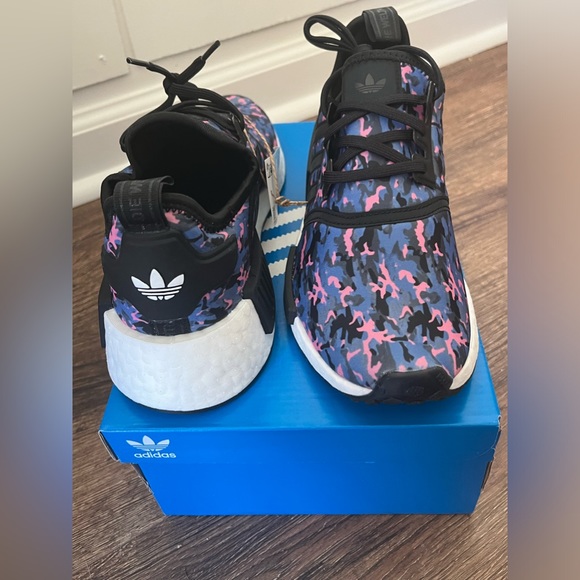 💙NIB💙 ADIDAS NMD Refined R1 J Blue & Pink Camo - Picture 3 of 7